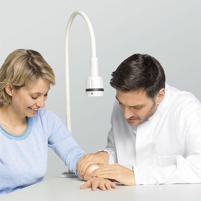 HEINE EL3 LED Examination Light with Clamp for Table top Mountaining HEINE EL3 LED Examination Light with Clamp for Table top Mountaining